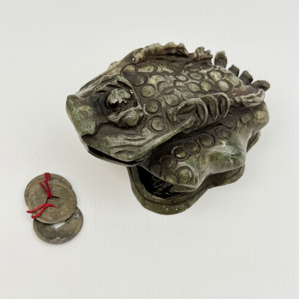 Vintage Hand Carved Stone Money Toad Figurine Three Legged Feng Shui Wealth Frog